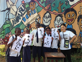 ジャパニーズクラブではみんなで書道も楽しみました