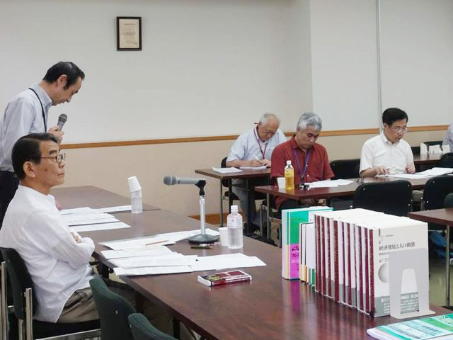 渡辺 利夫 学事顧問が講話を行いました2