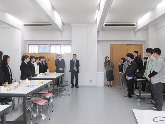 拓殖大学第一高等学校にて国際学部留学生が高校生と交流3