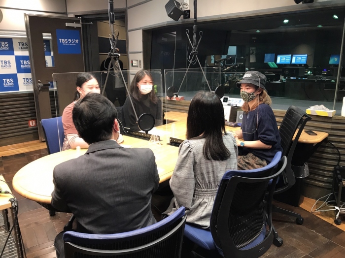 TBSラジオ「アシタノカレッジ」に国際学部の学生が出演しました1